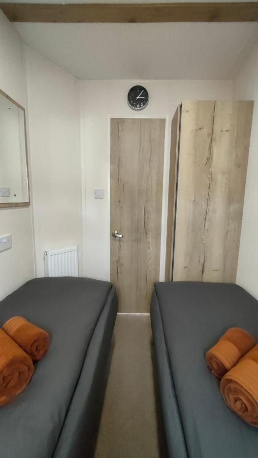 3 Bedroom Stylish Caravan - Vans With Business Sign Not Allowed Port Seton Exterior photo